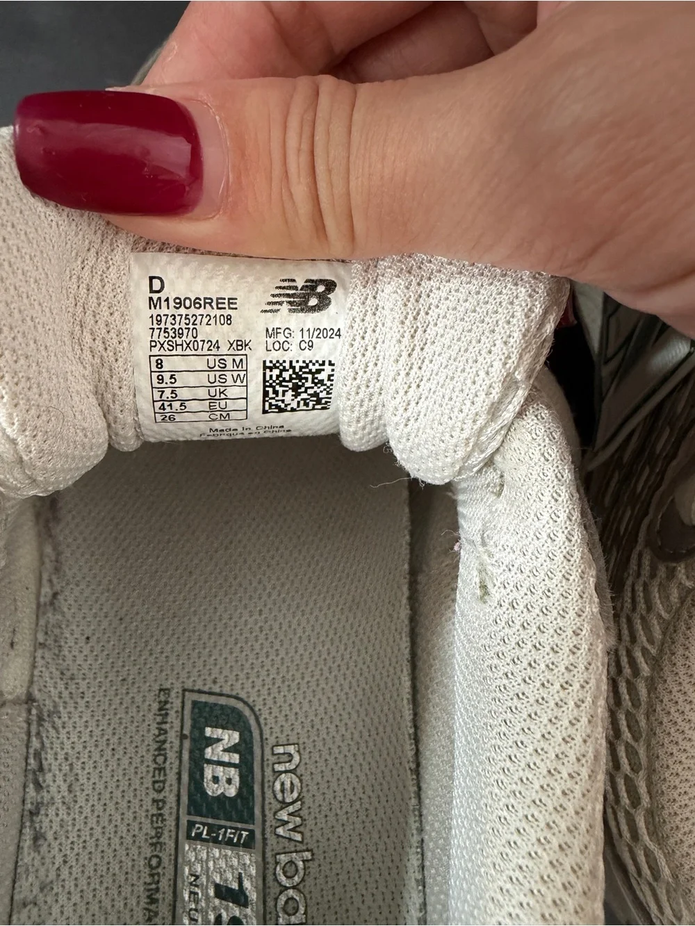 New Balance Beige/Silver Running Sneakers 1906r